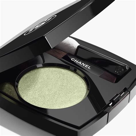 chanel ombre essentielle.